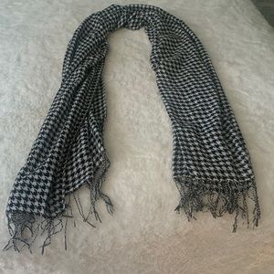Houndstooth scarf